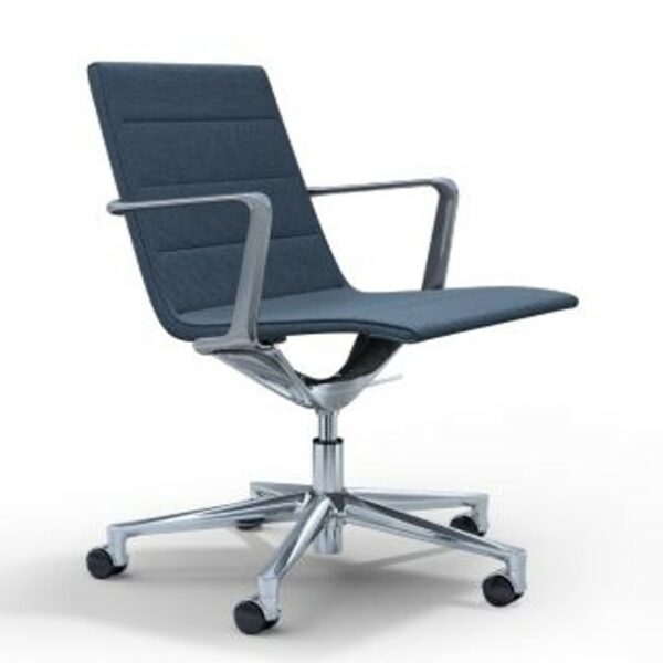 Swivel chair with arms