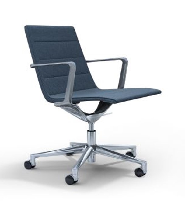 Swivel chair with arms